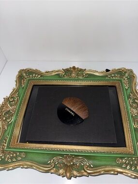 CHANEL Half-Moon Brush